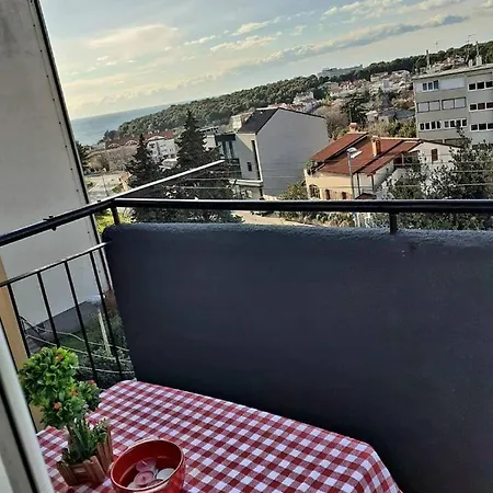 Nada 5 - Apartman S Pogledom Na More Pula