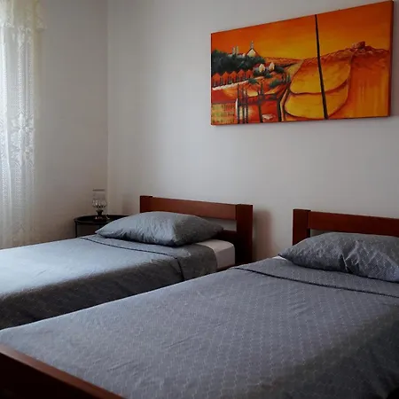 Nada 5 - Apartman S Pogledom Na More *