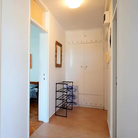 Nada 5 - Apartman S Pogledom Na More *